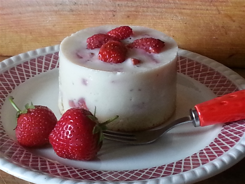 JOGHURT ERDBEER TÖRTCHEN - Deutsch